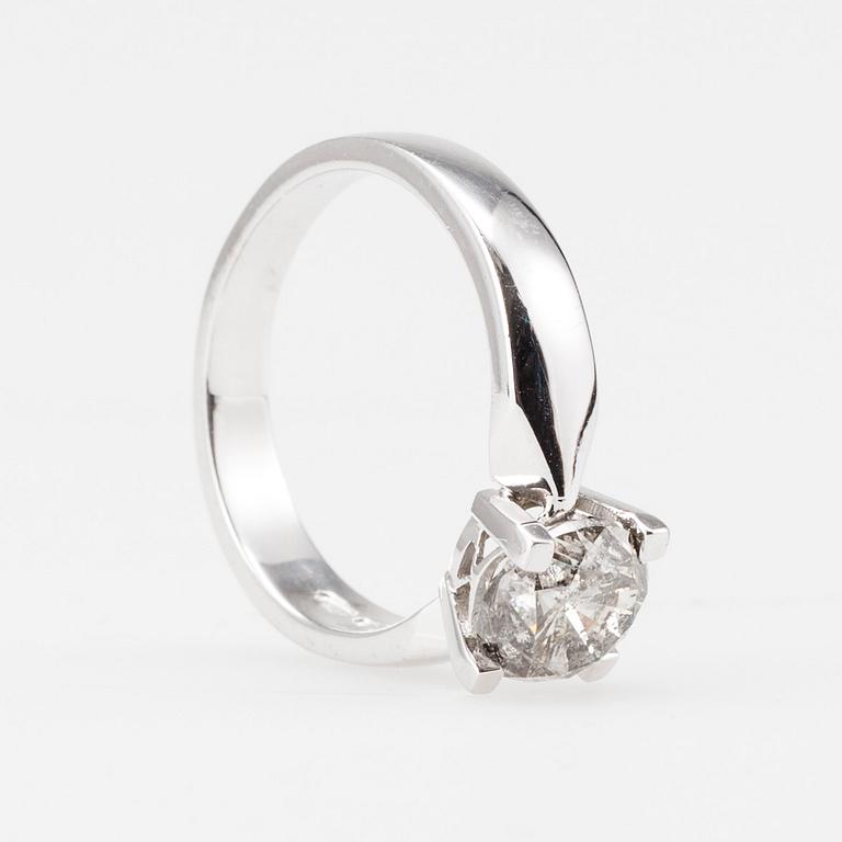 RING, vitguld 14K, Morris Lindblom, briljantslipad diamant, ca 1,40 ct. Vikt 5,4 g.
