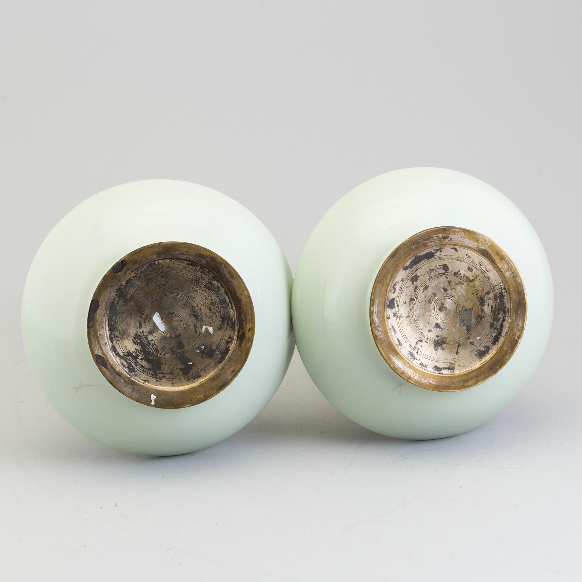 A set of two Japanese cloisonne vases, Meiji period (1867-1912).