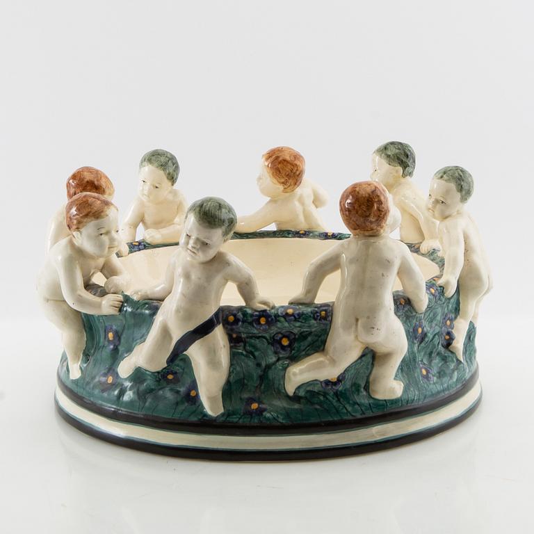 Wilhelm Süss jardinière for Karlsruhe State Majolica Manufactory AG, first half of the 20th century.