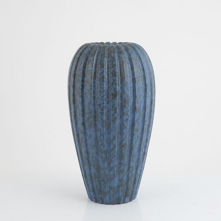 Vicke Lindstrand, vas, Upsala-Ekeby, 1900-talets mitt.