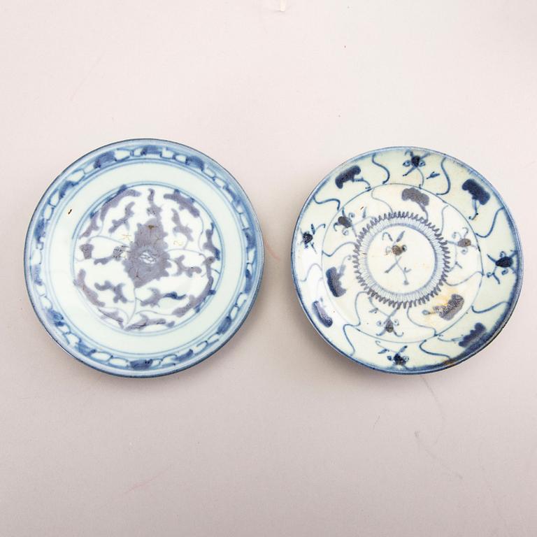 A set of 11 different Chinese 18th century porcelain plates.