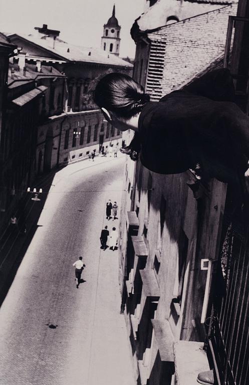 Antanas Sutkus, "Marathon at University Street, Vilnius", 1959.