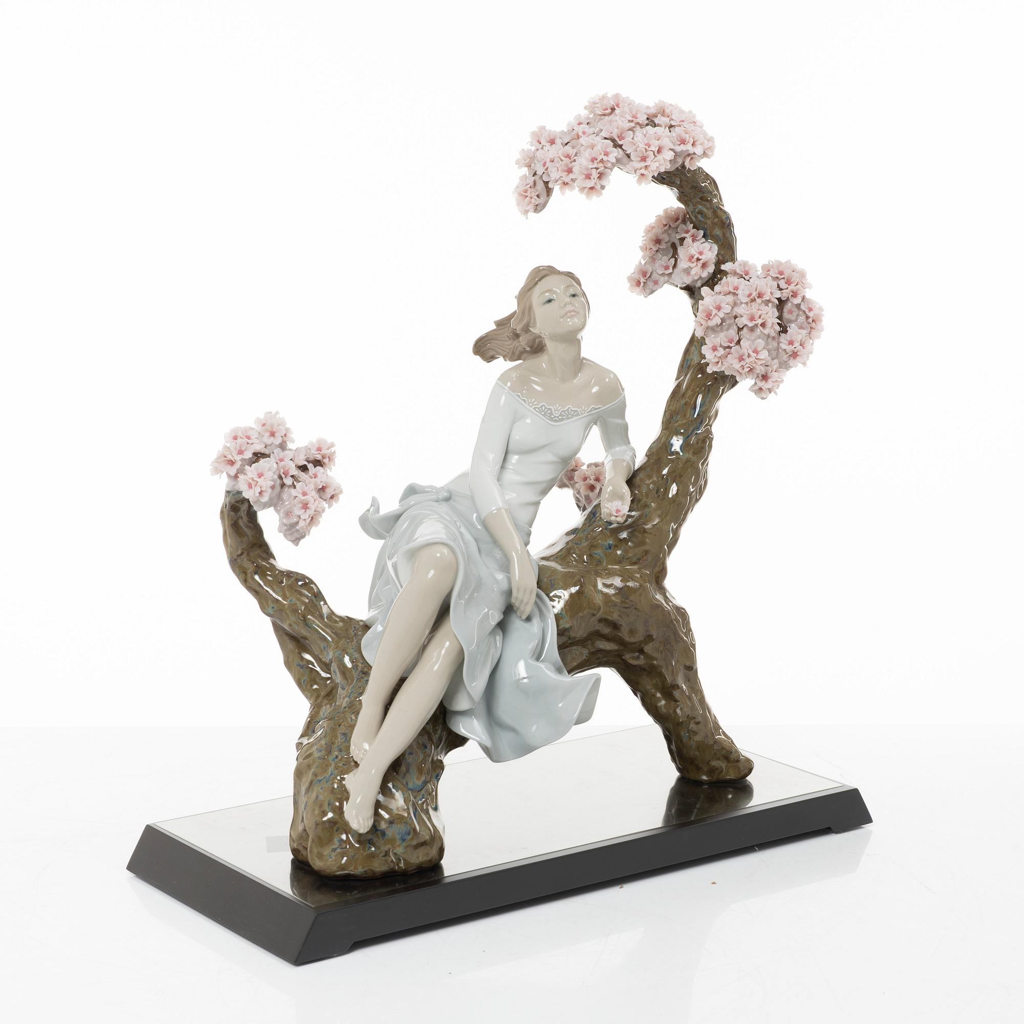Joan Coderch, figurine, "Sweet scent of blossoms", Lladró, Spain.