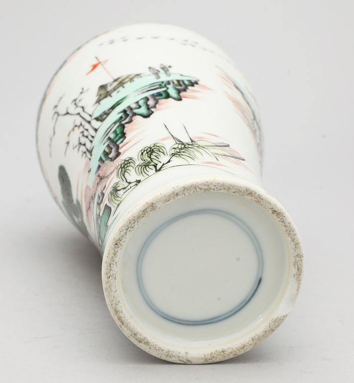 VAS, porslin, möjligen republik, Kina 1900-tal.