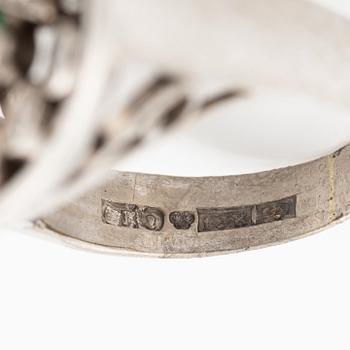 Ring, 18K white gold with an emerald-cut emerald and brilliant-cut diamonds.