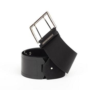 639. A black leather belt by Fendi.