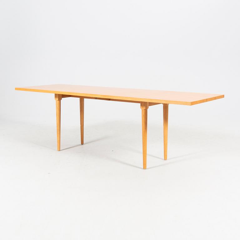 Jonas Lindvall, an "Oak" dinign table from Scandiform 21st century.