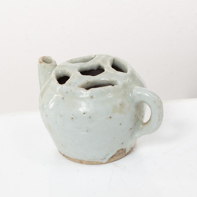 Two joss stick holders, a vase, a brush washer and a small ewer, Qing dynasty, 19th century and older.