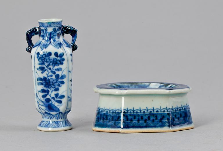 SALTKAR SAMT VAS. Porslin, Kina. Kangxi resp Qianlong, 1700-tal.