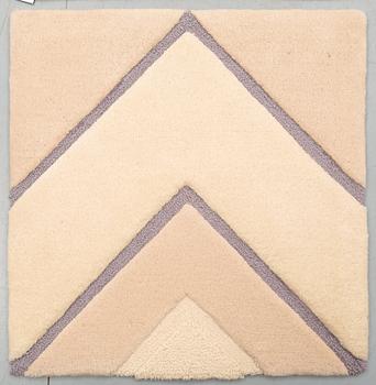 MATTA, 4 delar. Handtuftad i relief. 118,5 x 119 samt tre delar 74,5 x 74 cm var. Berit Woelfer, Kasthall Ateljé AB.