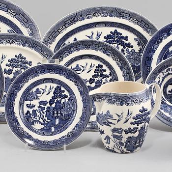 SERVISDELAR, 58 delar, flintgods, "Willow pattern", Johnson Brothers. 1900-talets andra hälft.