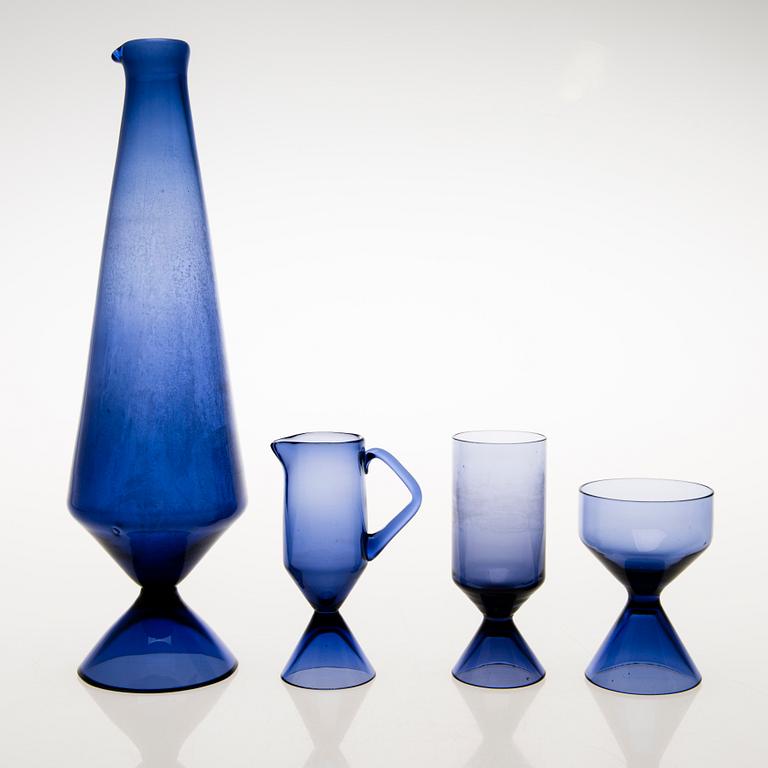 TAMARA ALADIN, A set of 5 drinking glasses, a decanter, a sugar bowl and a cream jug, X-series, Riihimäen Lasi 1961-64.