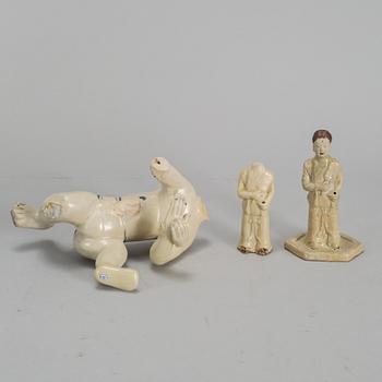 A group of three porcelain figurines, South East Asia, 16th/17th Century.