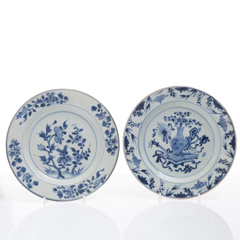 Tallrikar, 10 stycken, porslin. Qingdynastin, 1700--tal.