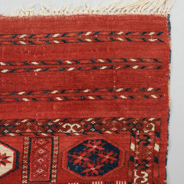 ANTIQUE TEKKE. 272,5 x 219,5 cm.