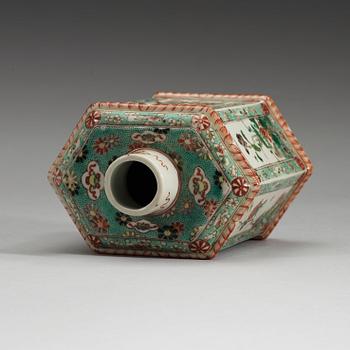 TEDOSA, porslin. Qingdynastin, 1800-tal.