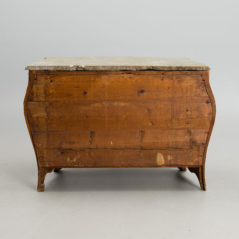 A SWEDISH ROCOCO CHEST OF DRAWERS, 1770s.