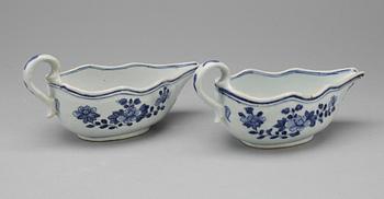 SÅSSNIPOR, ett par snarlika, porslin, Kina, Qing dynastin, Qianlong 1700-tal.
