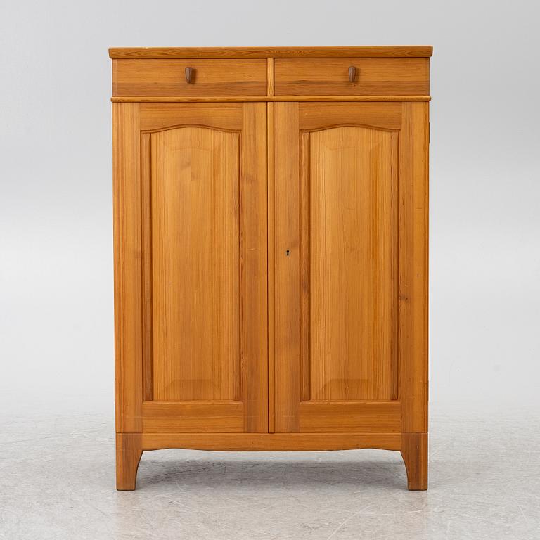Carl Malmsten, a 'Husmorslyan' sideboard.