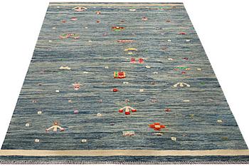 A Kilim carpet, modern design, c. 305 x 200 cm.