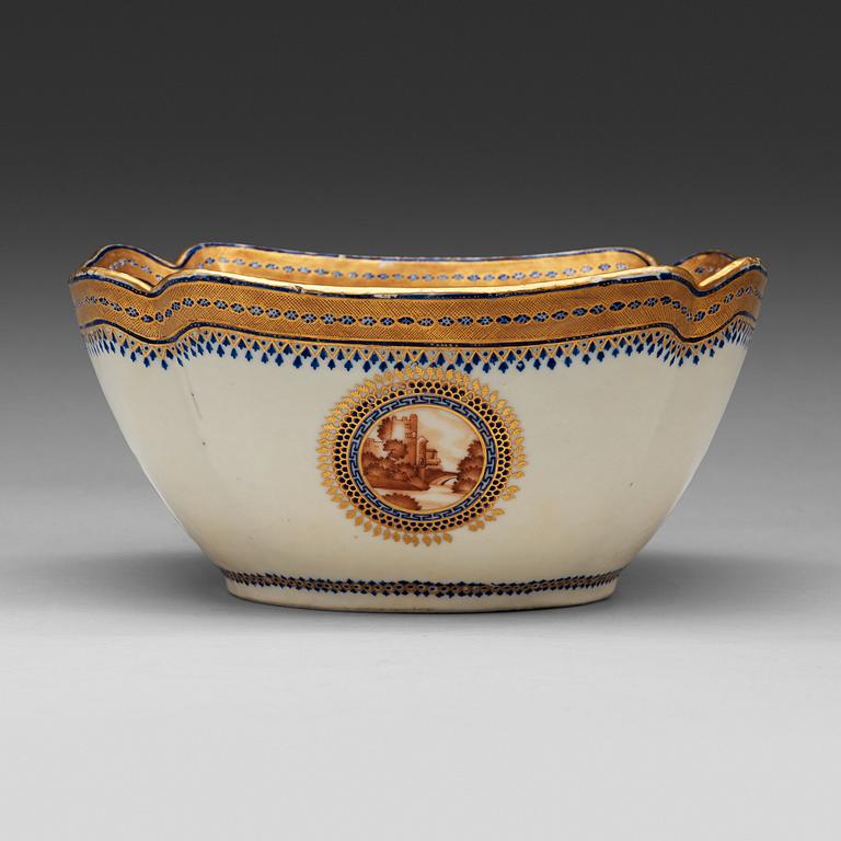 An enamelled export bowl, Qing dynasty, Jiaqing (1796-1820).