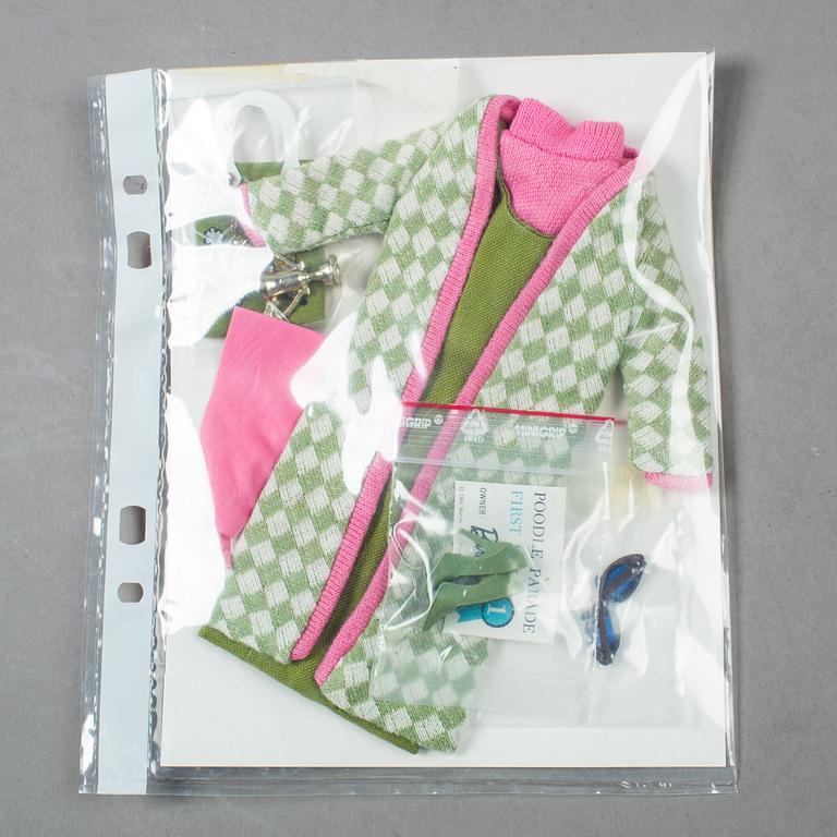 A lot of 35 pieces of clothing sets for Barbie and her friends, Mattel, 1960/70s.