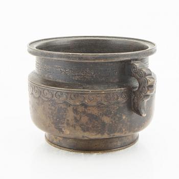 A bronze censer, Japan turn of the Century 1900.