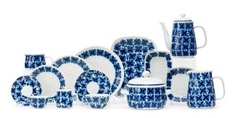 10. A Marianne Westman 128 pcs porcelaine service 'Mon Amie', Rörstrand.