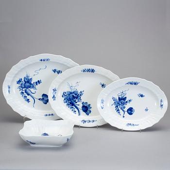 MATSERVIS, porslin, 88 delar, "Blå Blomst", Royal Copenhagen, Danmark.
