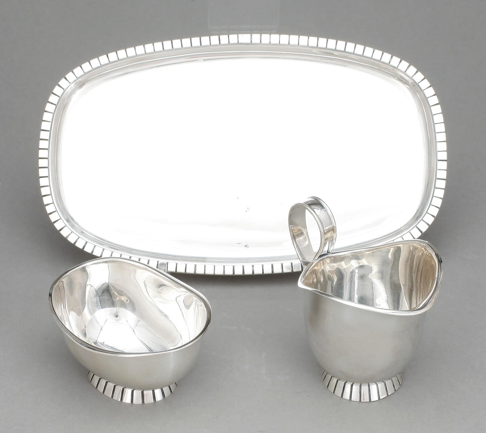 SOCKERSKÅL, GRÄDDKANNA SAMT BRICKA, silver, Wilhelm Binder, Tyskland, svenska importstämplar, 1900-tal. Vikt ca 234 g.