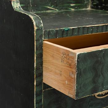 VÄGGBYRÅ, omkring år 1900.