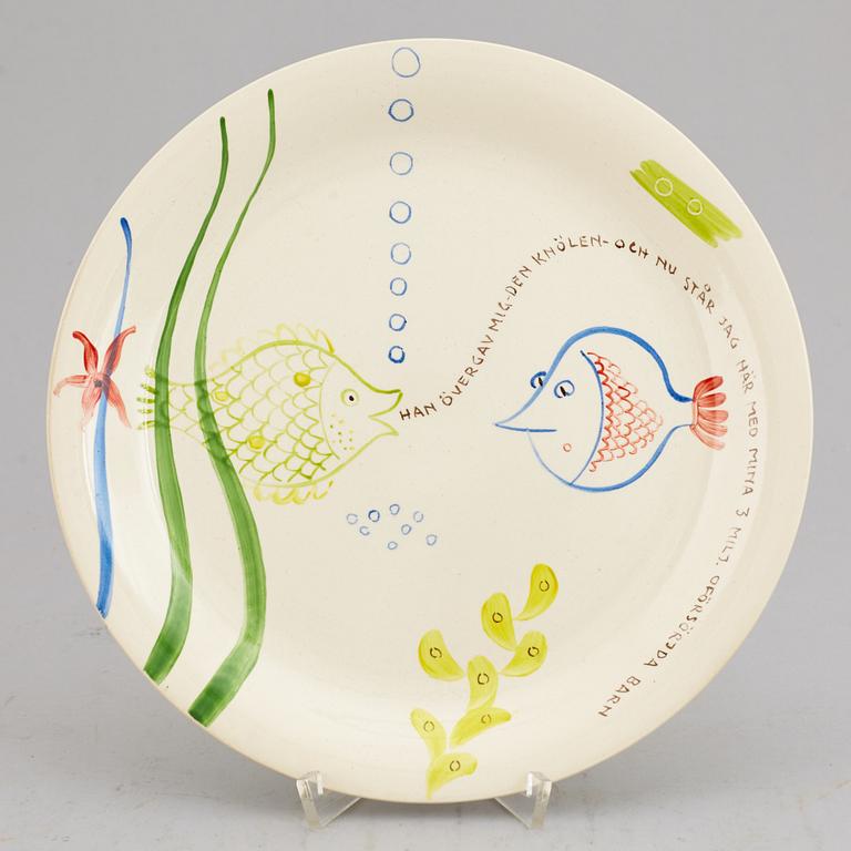STIG LINDBERG, A set of 12 "Löja" creamware plates, Gustavsberg, Sweden.