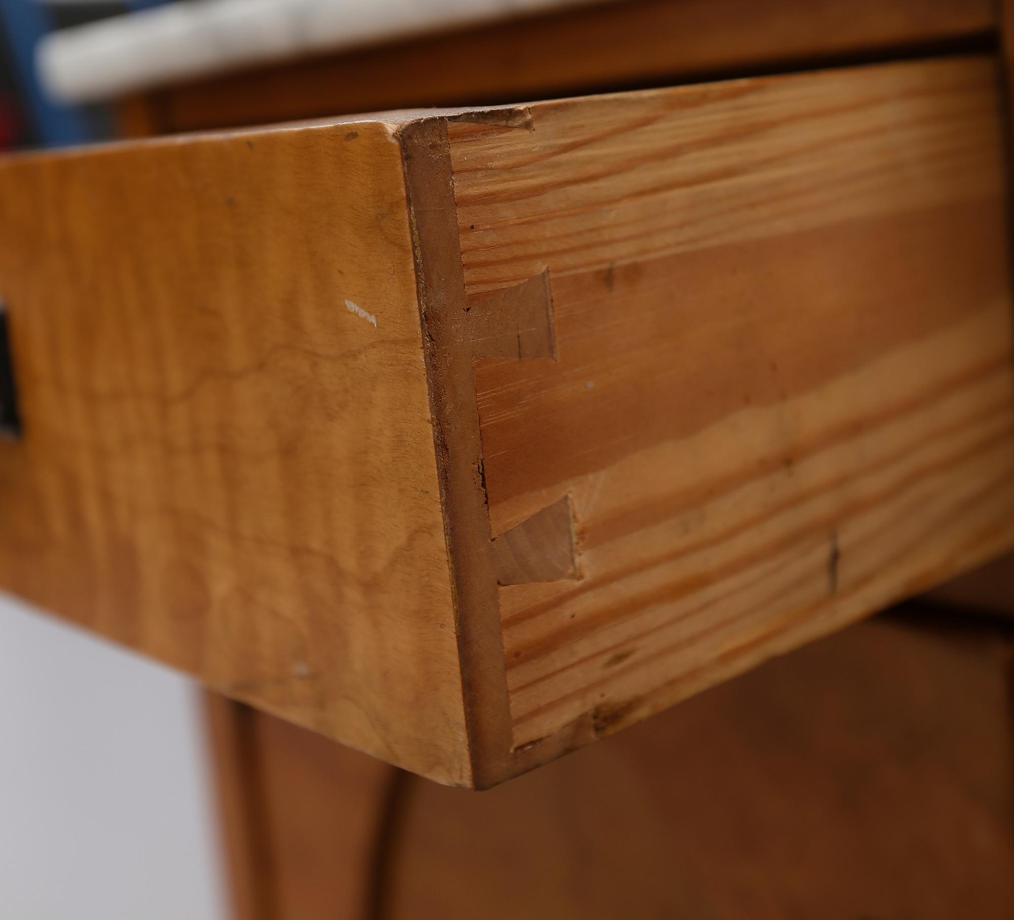 SÄNGBORD, 1 par, 1900-talets första hälft.