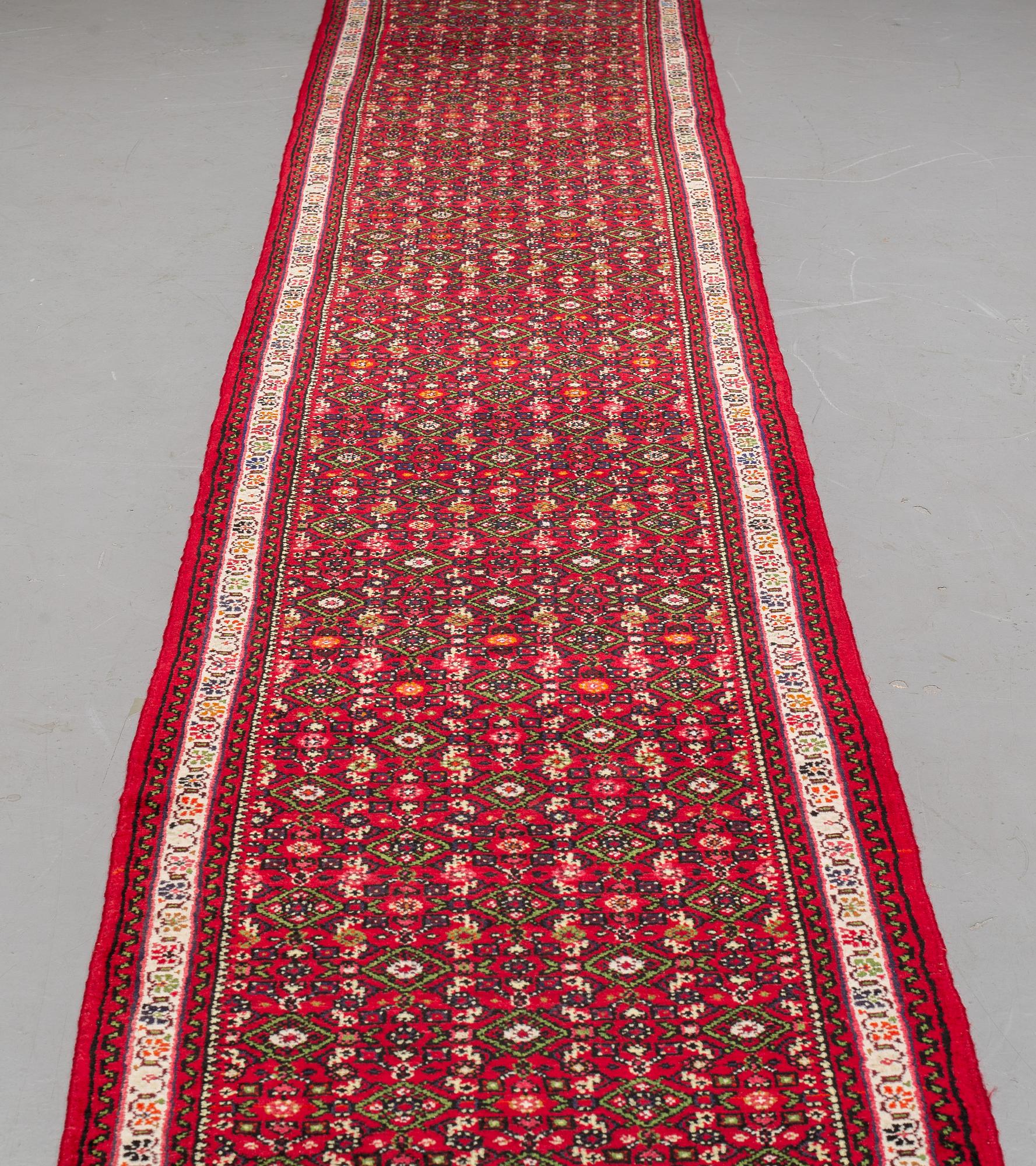 A RUNNER, Hamadan, ca 594 x 82 cm.