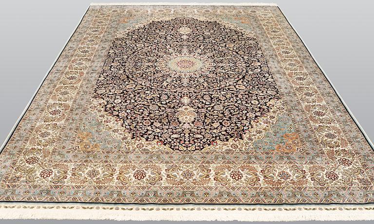 A carpet, Oriental silk, ca 297 x 202 cm.
