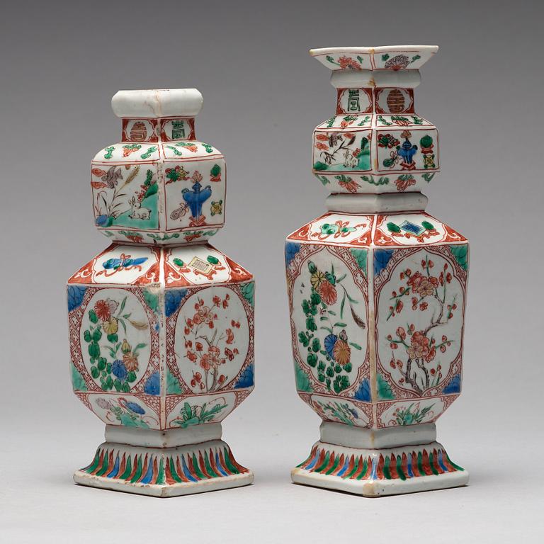 Two famille verte vases, Qing dynasty, Kangxi (1662-1722).