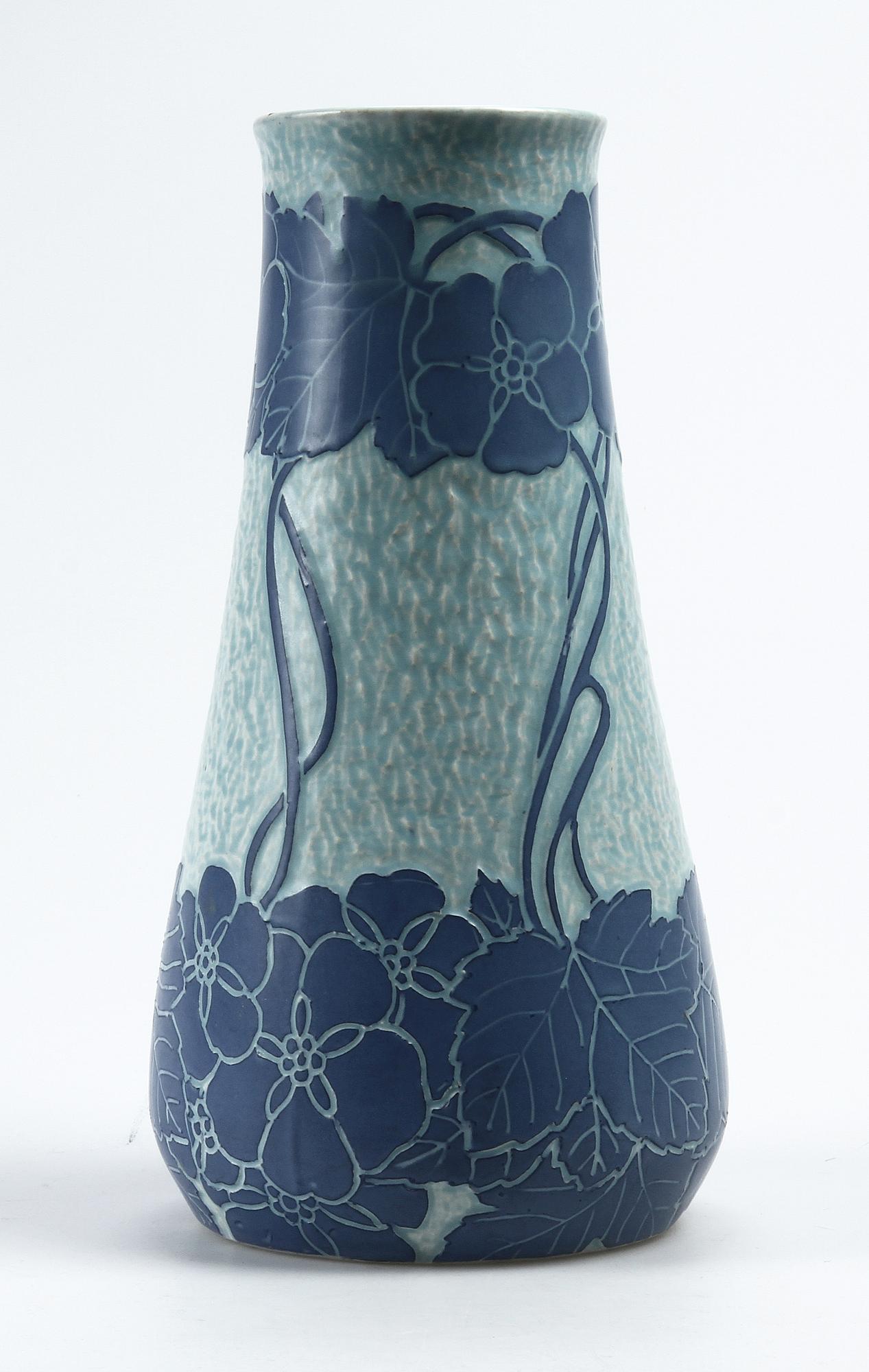 VAS, stengods, jugend, "Sgraffito", Elsa Engeström, Gustavsberg, sign samt dat 1914.