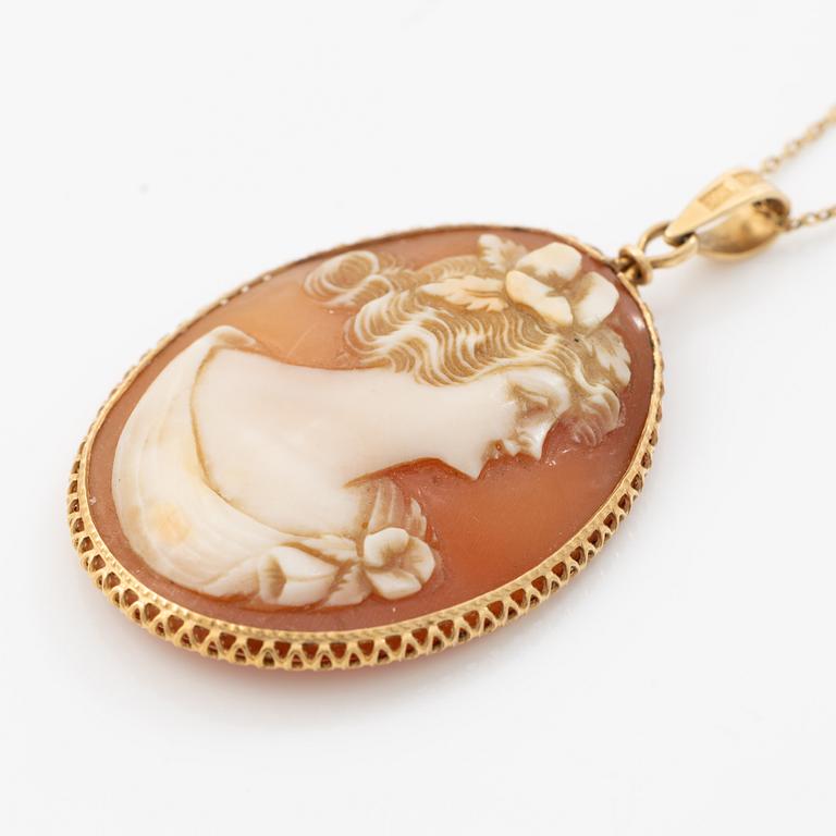 Pendant, 18K gold with a shell cameo and chain, 18K gold.
