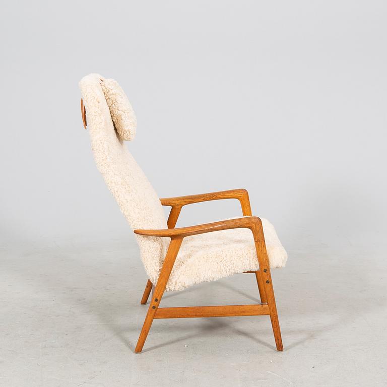 An Alf Svensson Contour-Set 327 sheepskin armchair.