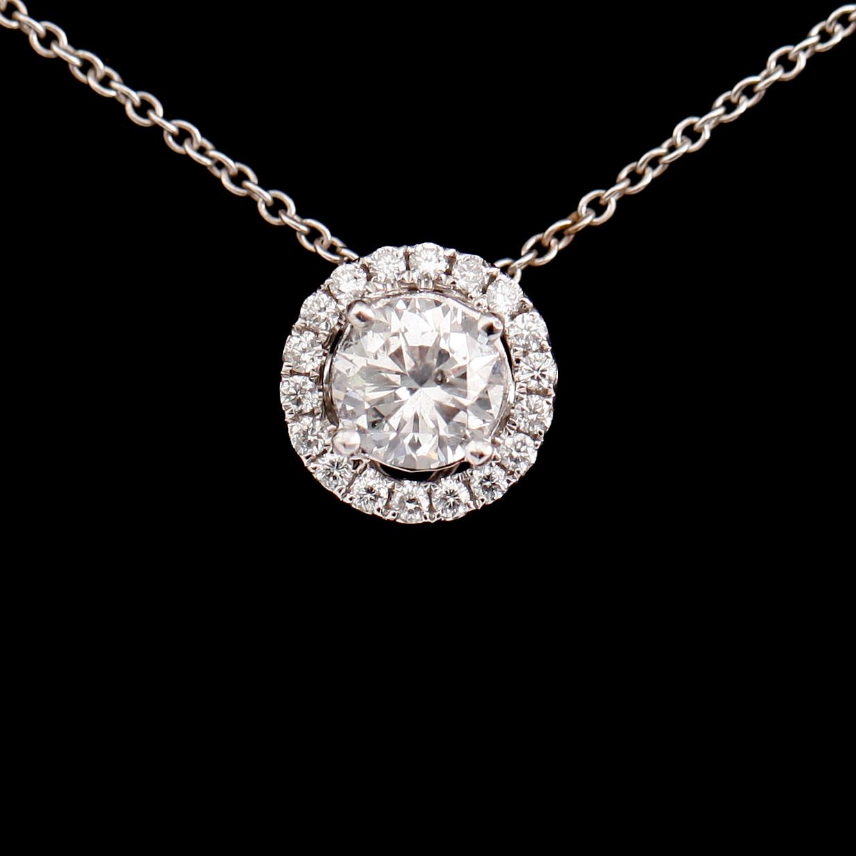 HÄNGE MED KEDJA, 18 k vitguld, briljantslipade diamanter tot  1.16 ct.