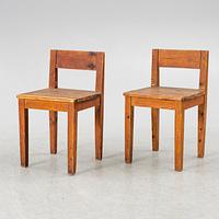 A pair of mid-20th century pinewood chairs.