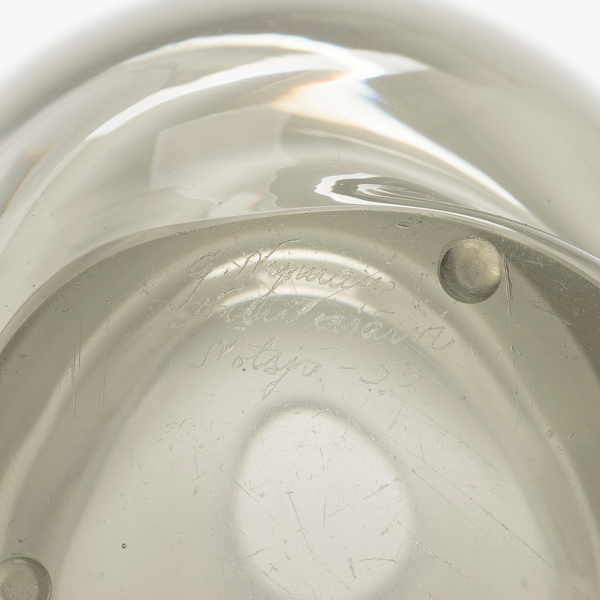 Gunnel Nyman, vas, modell "GN 35", signerad G. Nyman Nuutajärvi Notsjö -53.