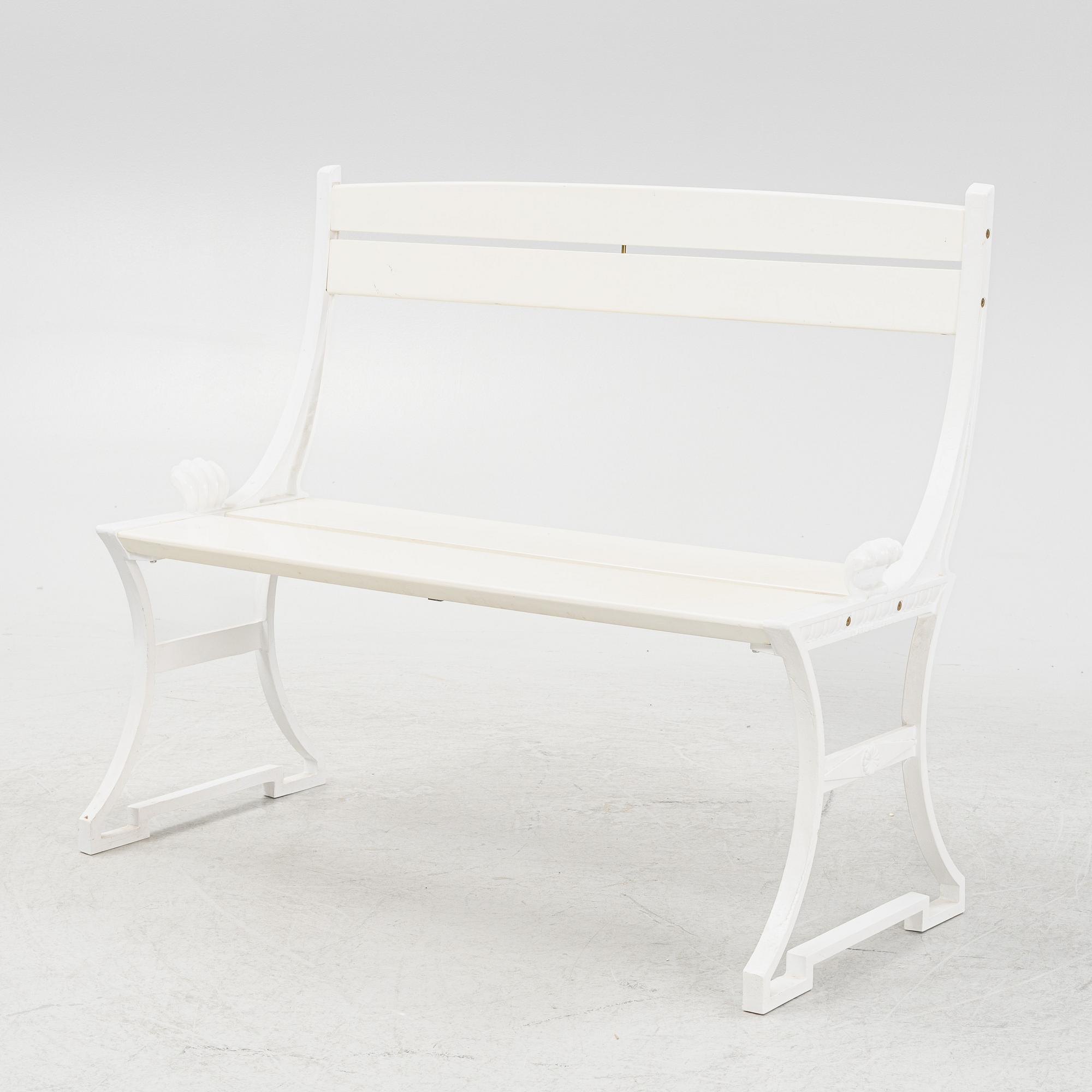 Folke Bensow, trädgårdsbänk, variant av "Sneckan", Byarums Bruk.