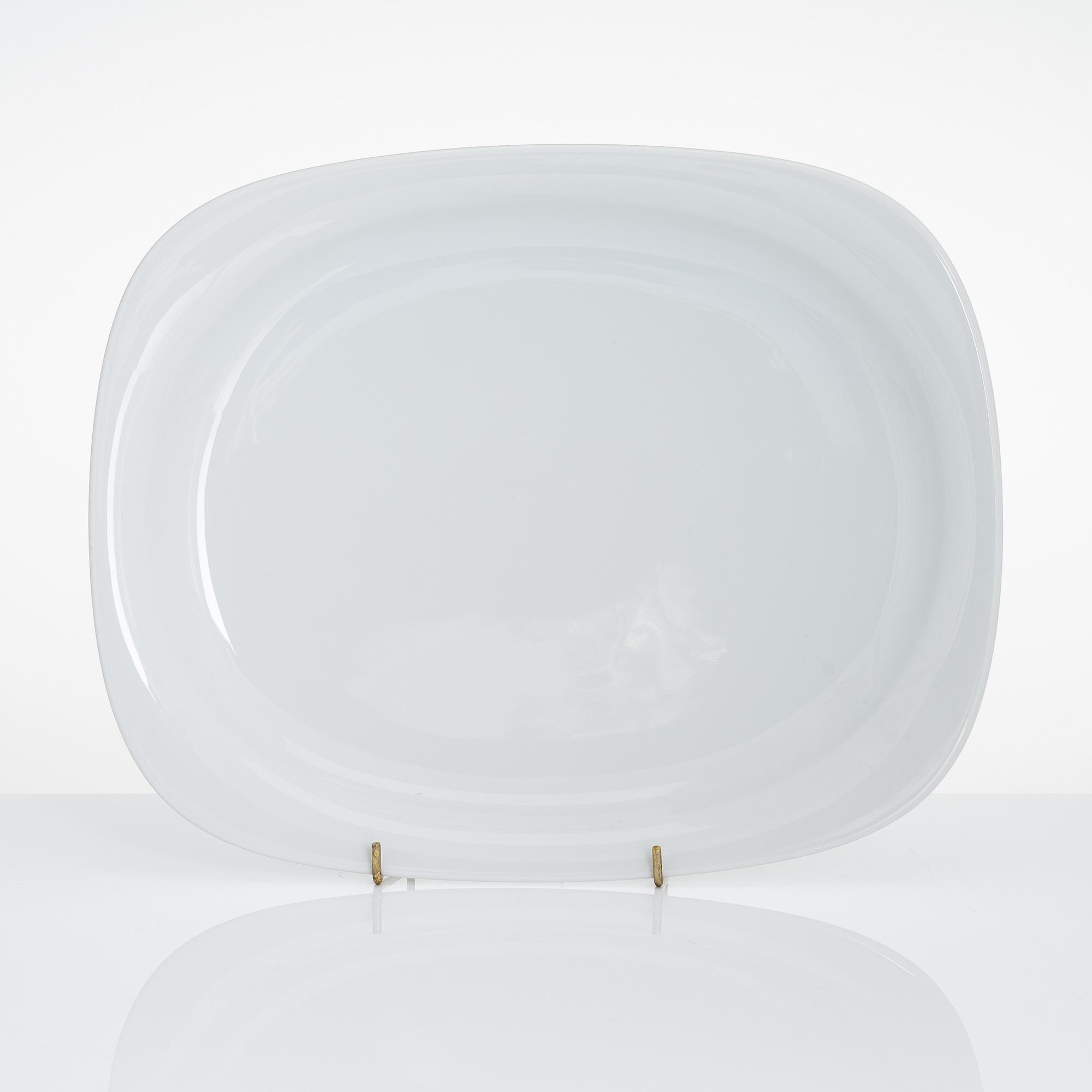 Timo Sarpaneva, A 74-piece 'Suomi' tableware set in porcelain, Rosenthal Studio-linie, 1980s. Design year 1976.