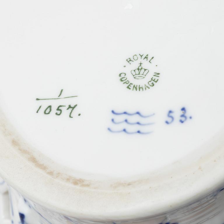 Royal Copenhagen, a 'Musselmalet' / 'Blue Fluted' porcelain bowl and a dish, Denmark 1889-1922.