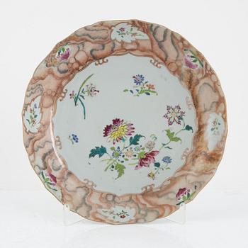 A famille rose 'Export' dish, Qing dynasty, Qianlong (1736-95).