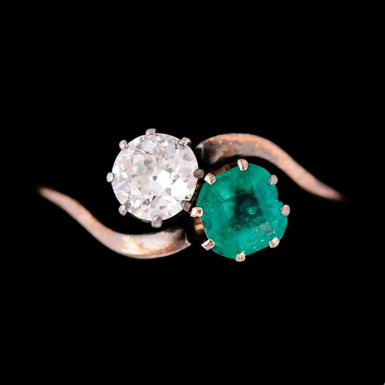 RING, 18 k guld, s k syskonring med briljant 0.45 ct samt smaragd, CG Hallberg.