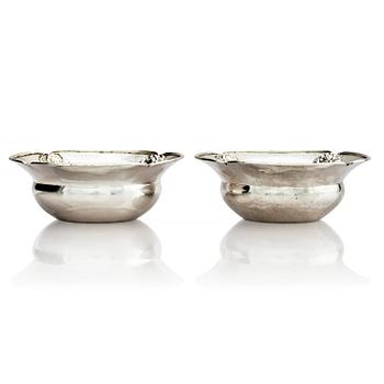 502. Georg Jensen, a pair of silver bowls, model '25', Copenhagen 1918, Swedish import marks GABF.