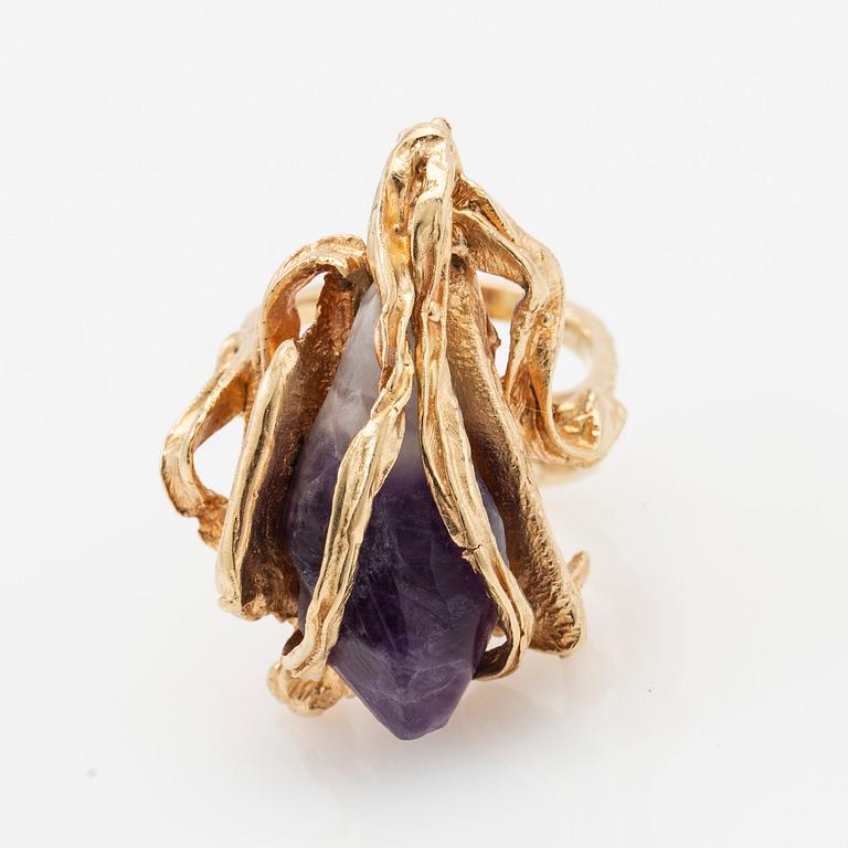 Cocktail ring, 14k gold with amethyst.