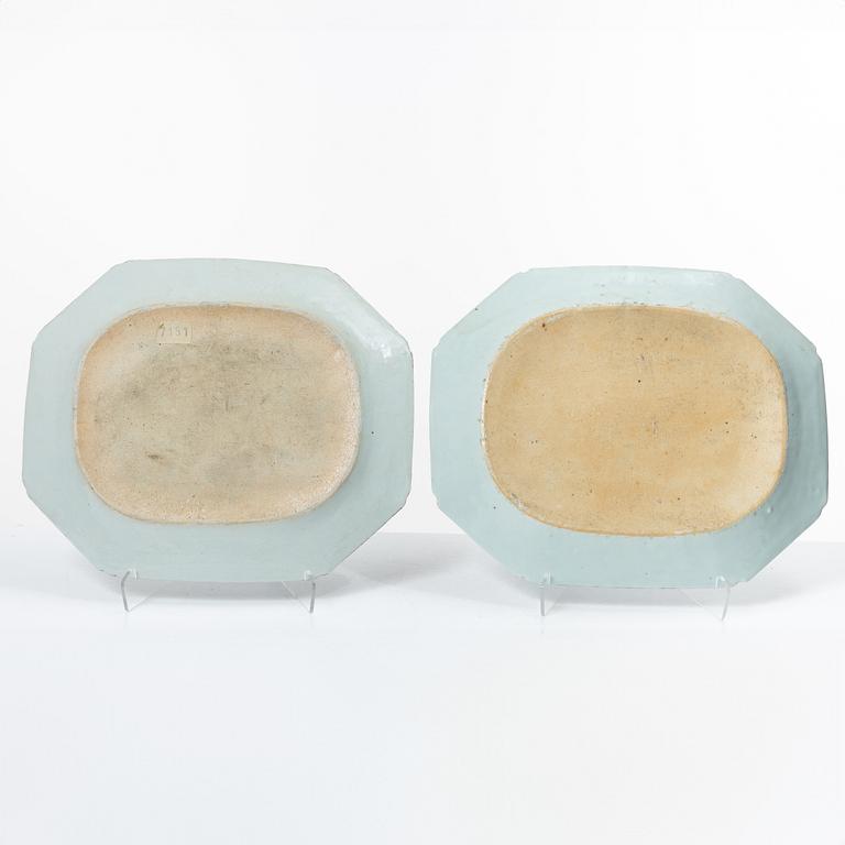 A group of five Chinese blue and white porcelain serving dishes, Qing dynasty, 18th century and around 1800.